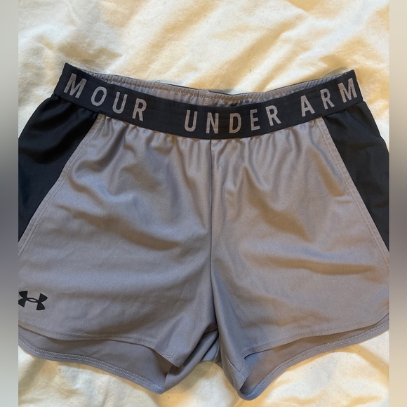 Under Armour Ladies Athletic shorts in grey/black - Picture 3 of 6